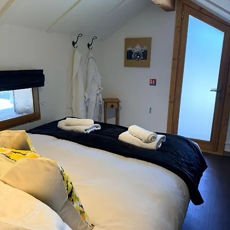 3 Bed Stunning Mazot Slopeside Newly Renovated Gasthof *