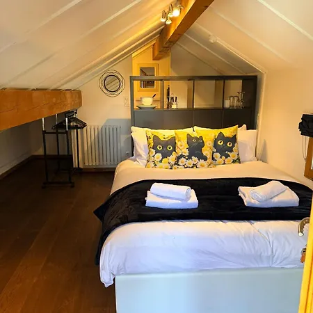 3 Bed Stunning Mazot Slopeside Newly Renovated *